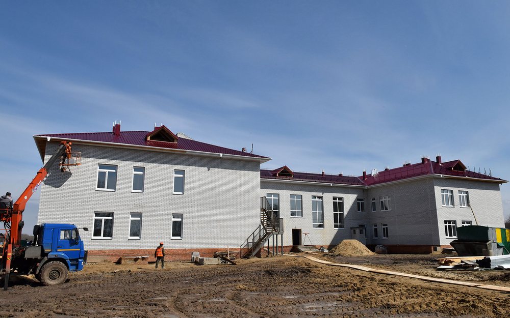 В брянских Журиничах строительство школы-детсада завершится в 2022 году