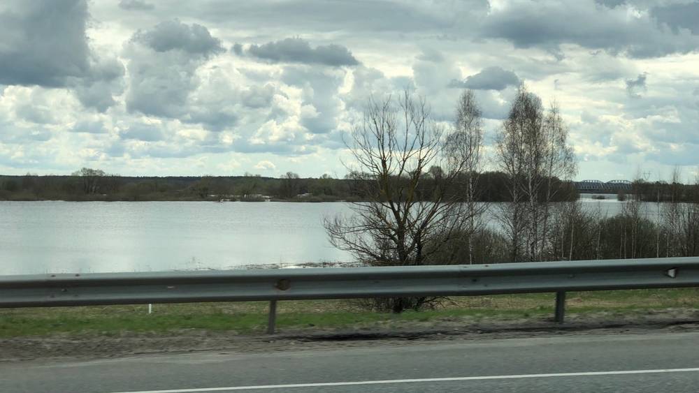 Разлившаяся река Десна подобралась к трассе Брянск — Новозыбков