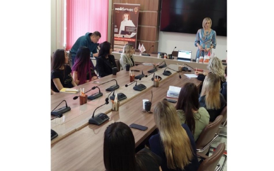 Участницы «Мисс и Миссис Земля Брянск 2022» посетили мастер-класс с диетологом-нутрициологом Евгенией Никоновой