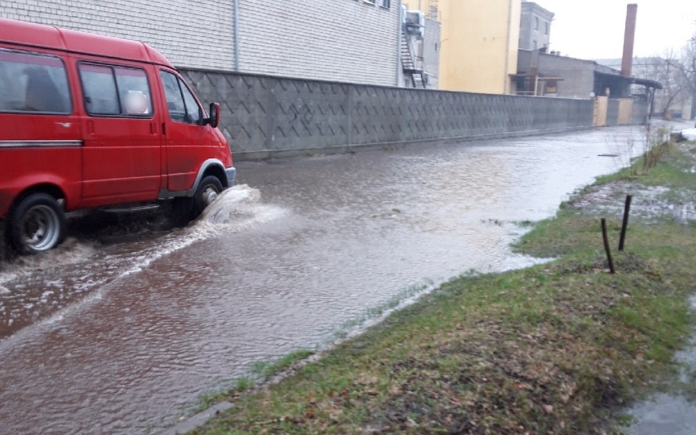 Улица Азарова в Брянске ушла под воду