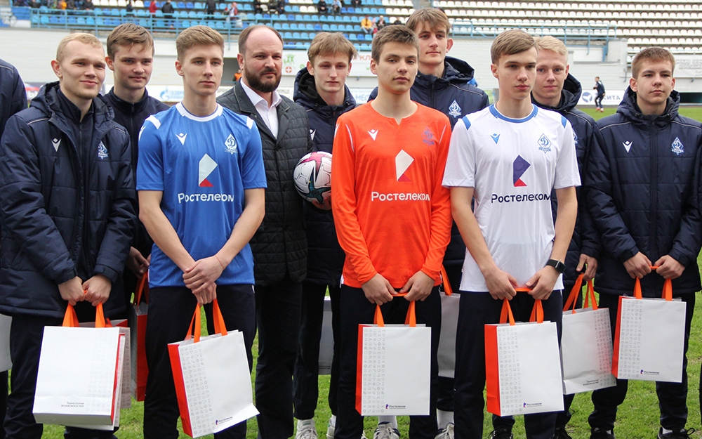 Игроки «Динамо-М» получили новую форму от «Ростелекома»