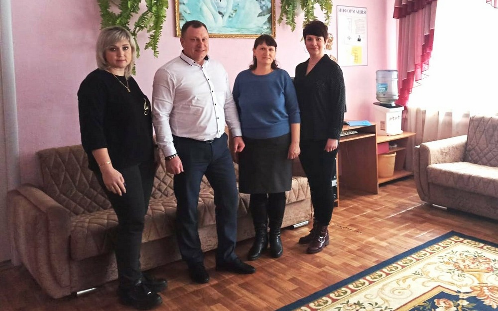 Филиал «Брянскэнергосбыт» подарил мебель Клетнянской школе-интернату