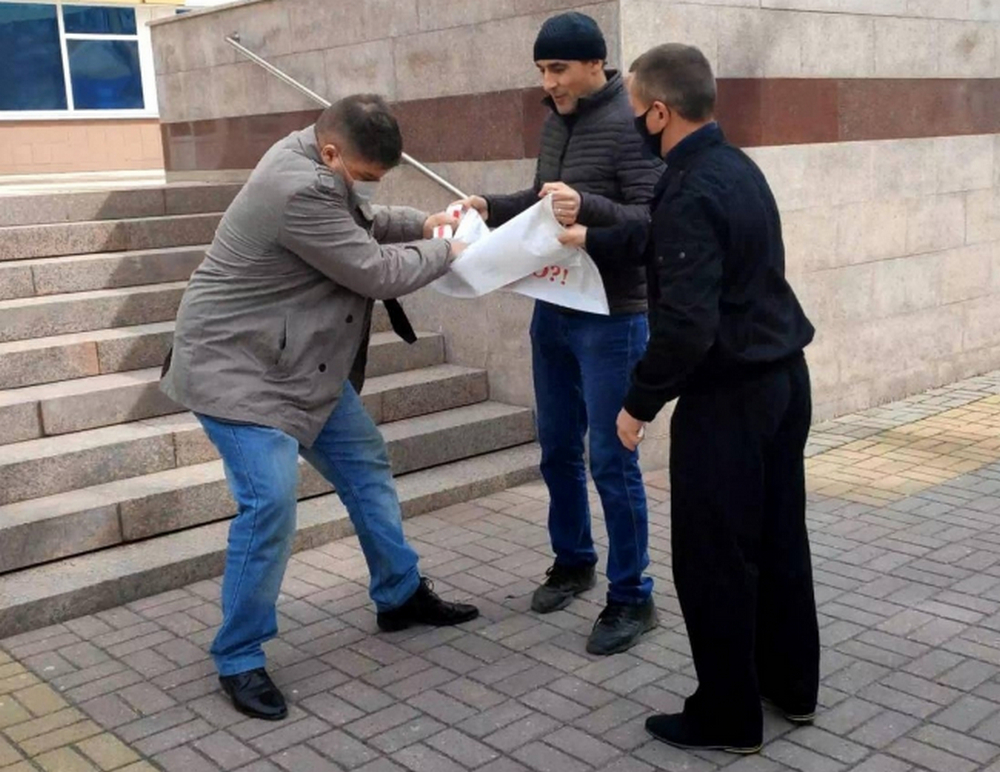 В Брянске рядом с БГУ случился инцидент с участием пикетчика работника вуза