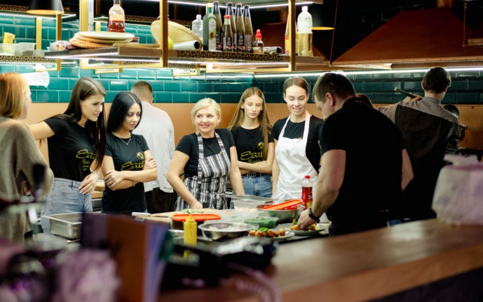 Участницы проекта «Мисс и Миссис Земля Брянск» посетили кулинарный мастер-класс с шеф-поваром Виталием Земских