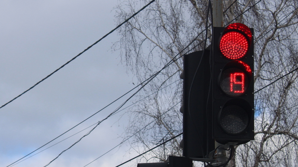 На улицах Брянска установят 33 новых светофора