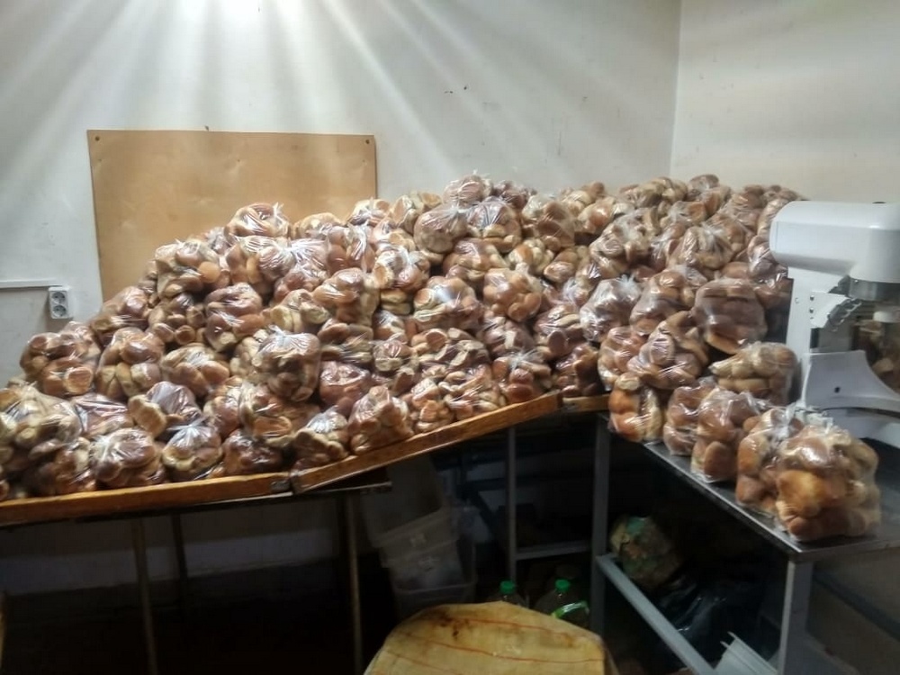 В Клинцах Брянской области для российских военнослужащих испекли хлеб и булки