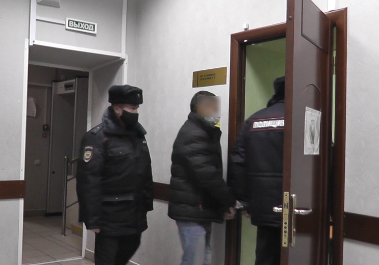 Брянские полицейские оперативно задержали подозреваемых в разбое и вымогательстве