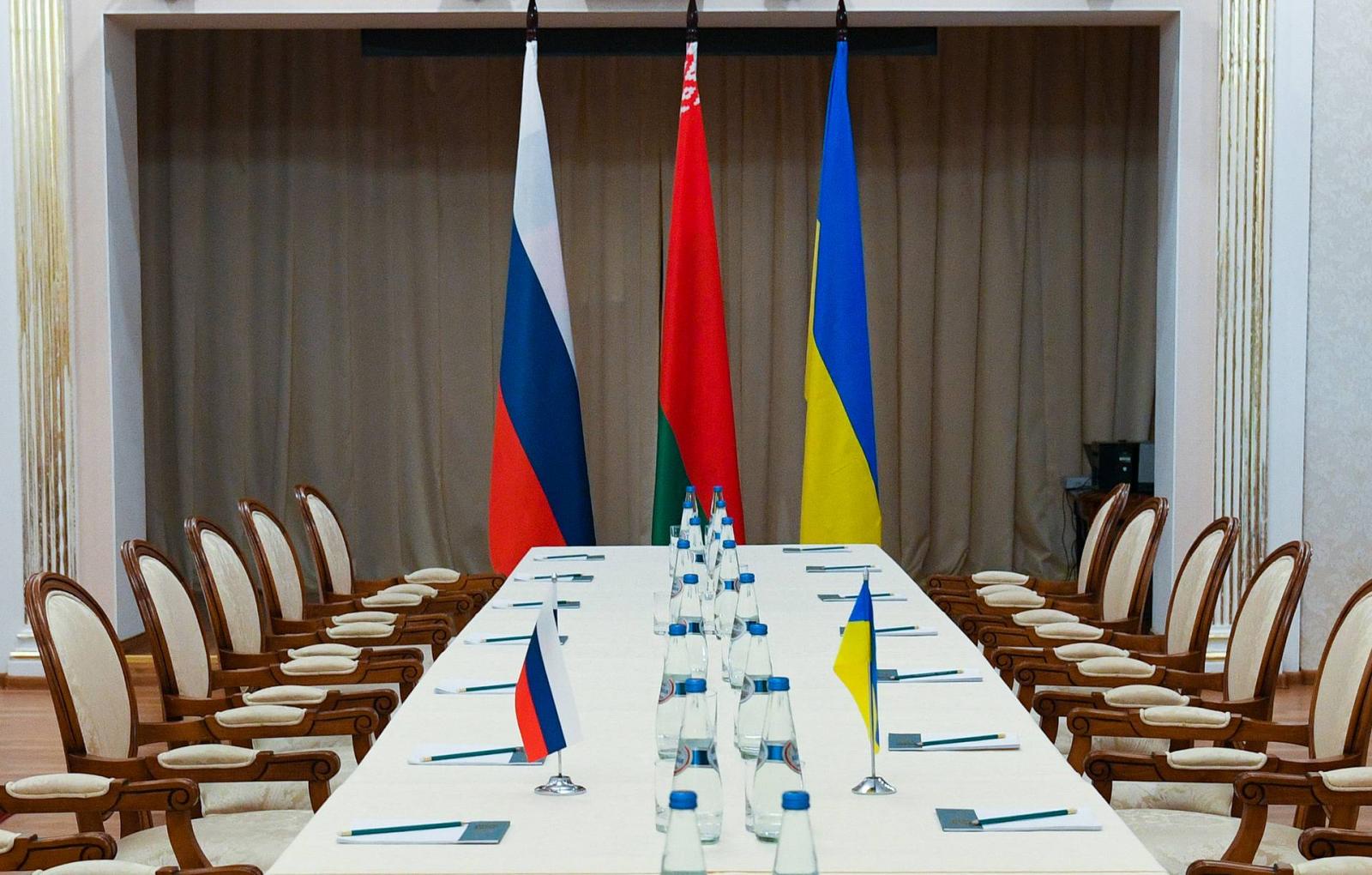 Российская делегация выехала к месту встречи с представителями Киева