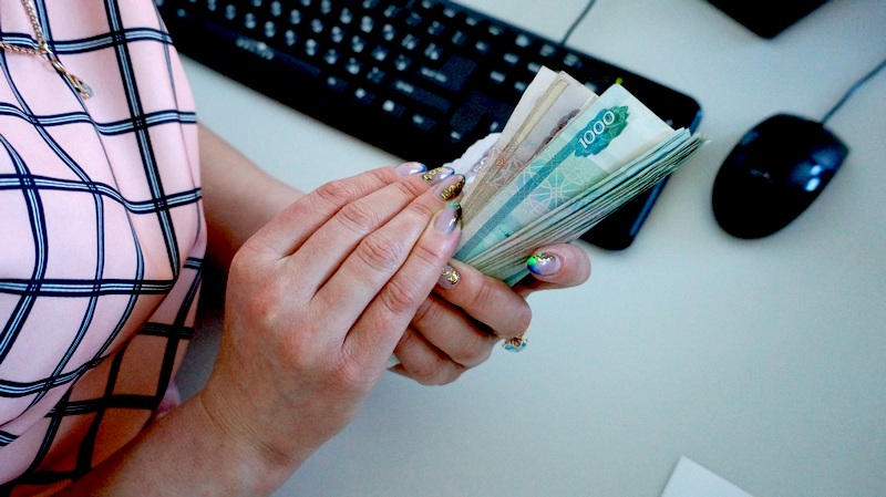Экс-начальницу отдела Брянского горводоканала осудят за взятки в 280 тысяч рублей
