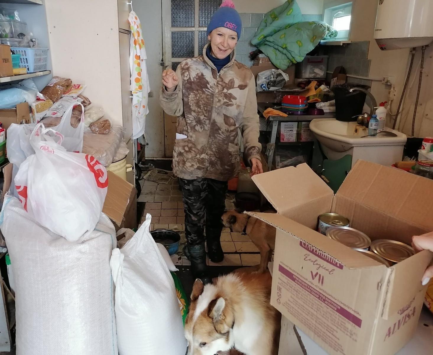 Сотрудники филиала «Брянскэнергосбыт» помогают приюту для бездомных животных