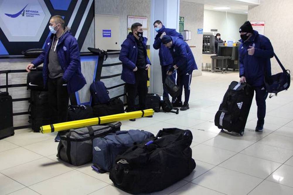 Футболисты брянского «Динамо» отправились на сборы в Сочи