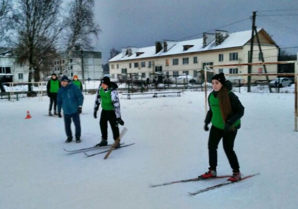 Почепские школьники сыграли в лапту на лыжах