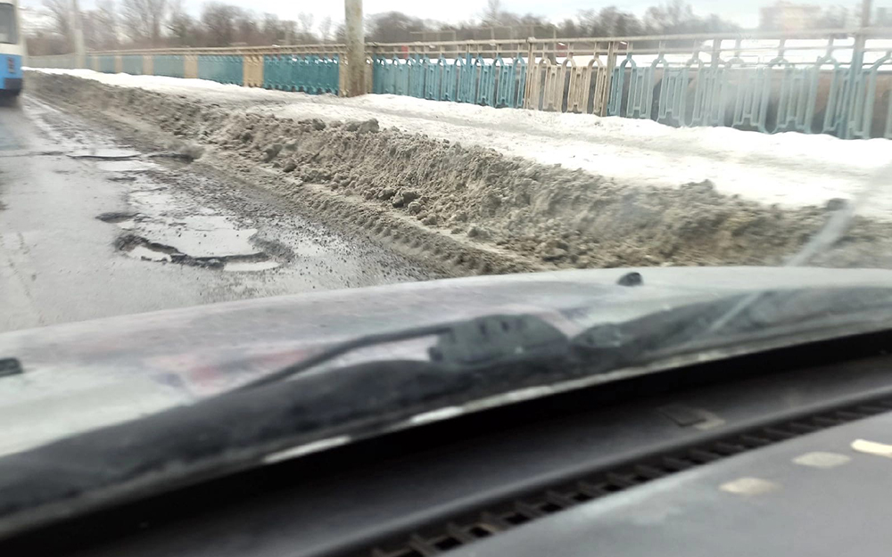 Брянских водителей предупреждают о ямах-убийцах на путепроводе Брянск-2