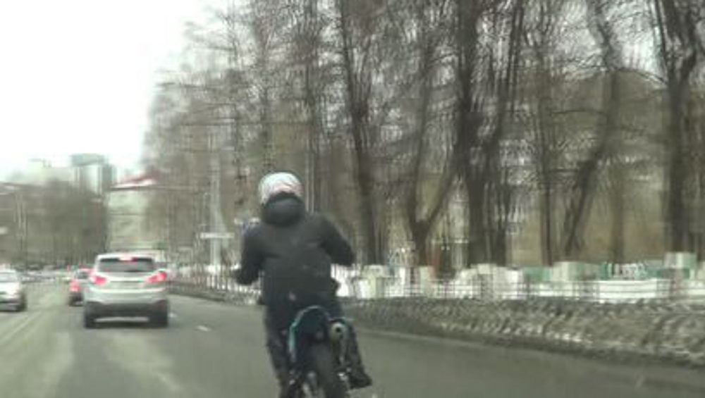 В Брянске 14-летний мотоциклист с автоинспекторами устроили гонки