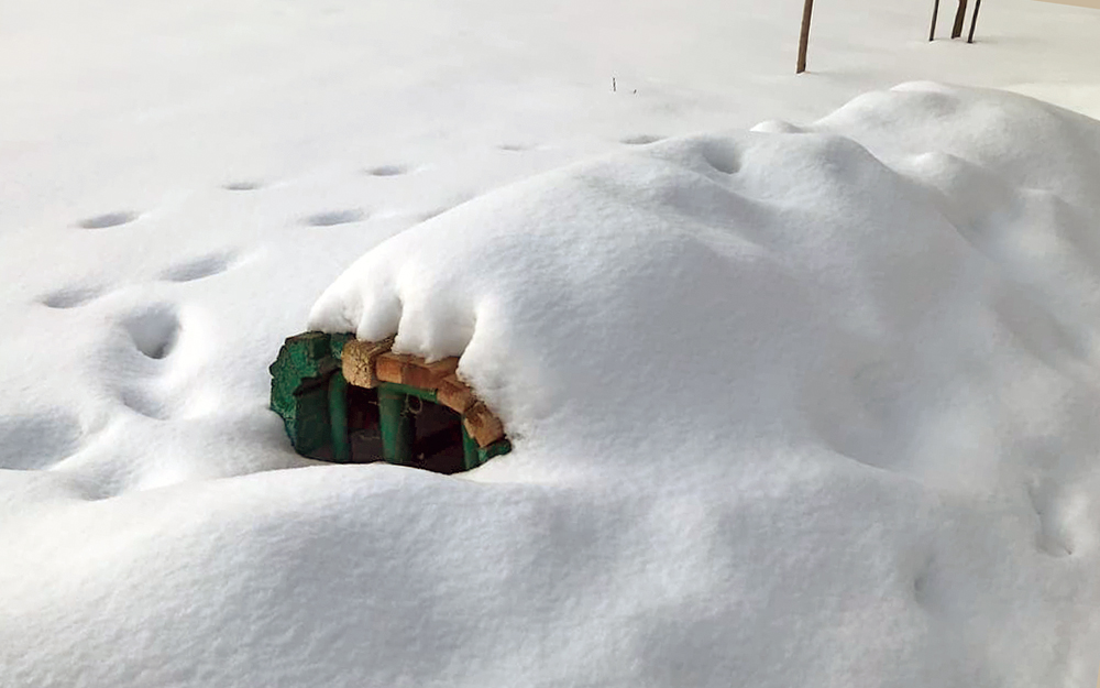 В Брянском районе коммунальщиков наказали за неубранный снег во дворах