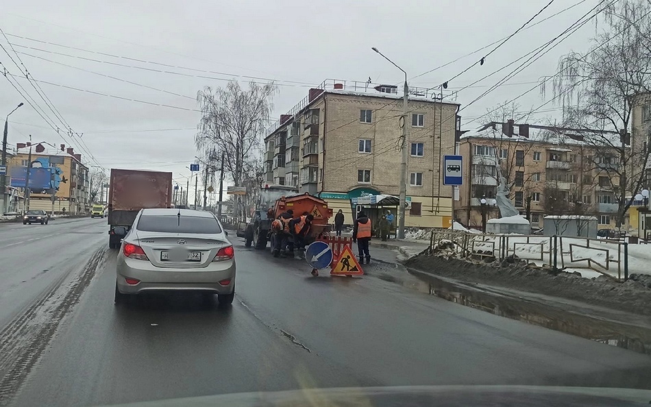 Брянских автомобилистов предупредили о пробке на улице Никитина