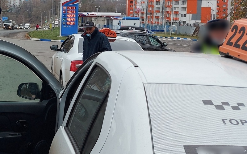 В Брянске «Городское» такси повысило цены для пассажиров с детьми