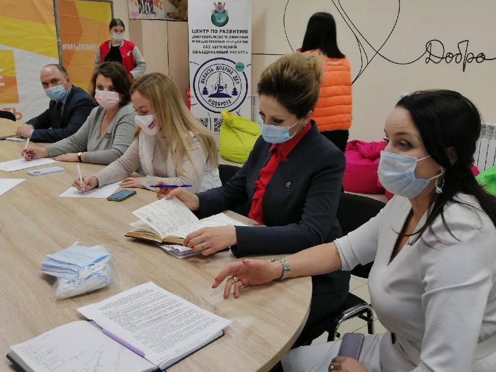 В Брянске прошло заседание волонтерского оперштаба «Мы вместе»