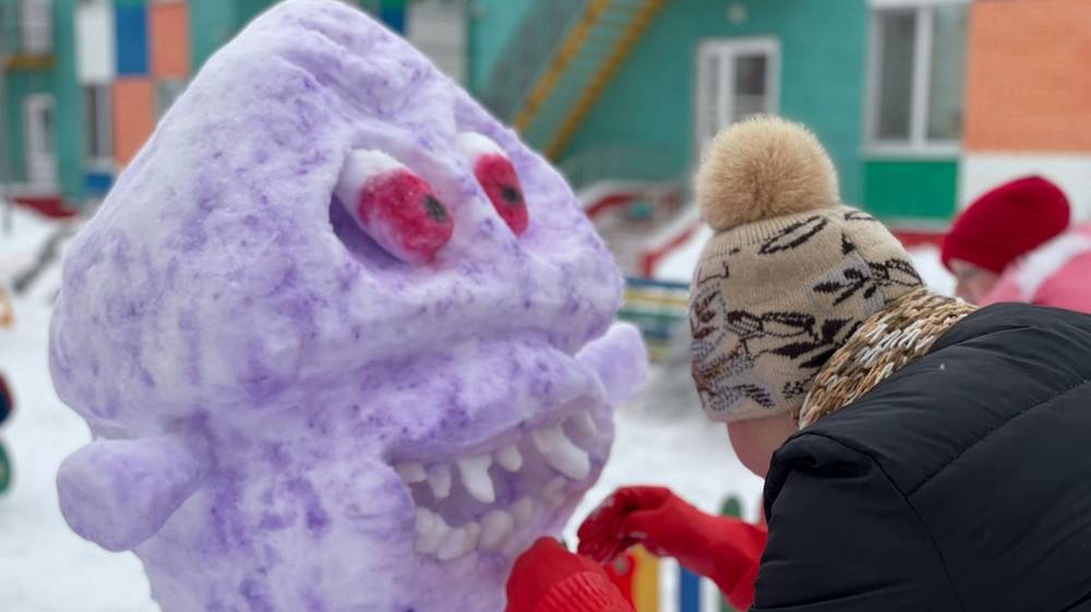 Возле брянского детского сада «Левушка» создали снежный зверинец