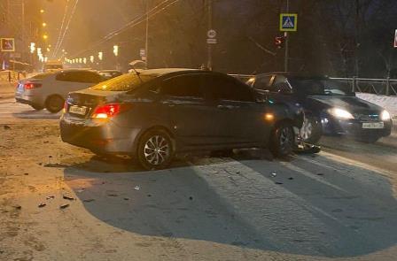 В ДТП на Комарова в Брянске пострадал 28-летний автомобилист