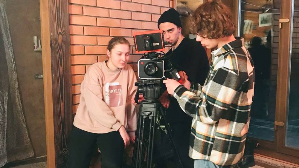 В брянской деревне Чухраи снимают фильм о молодой семье
