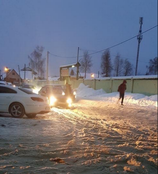 Дорога на улице Попова в Брянске превратилась в снежную кашу