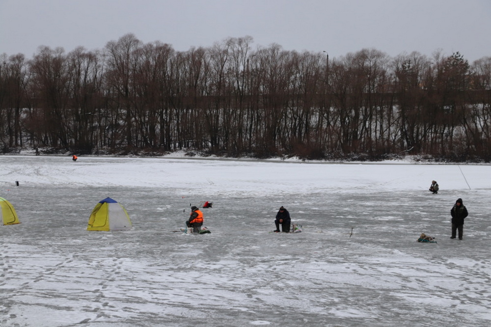 Брянским рыбакам напомнили о безопасности на льду