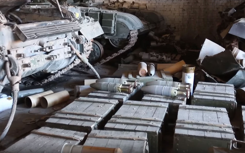 Уходя из пригорода Киева, украинские войска оставили оружие и технику