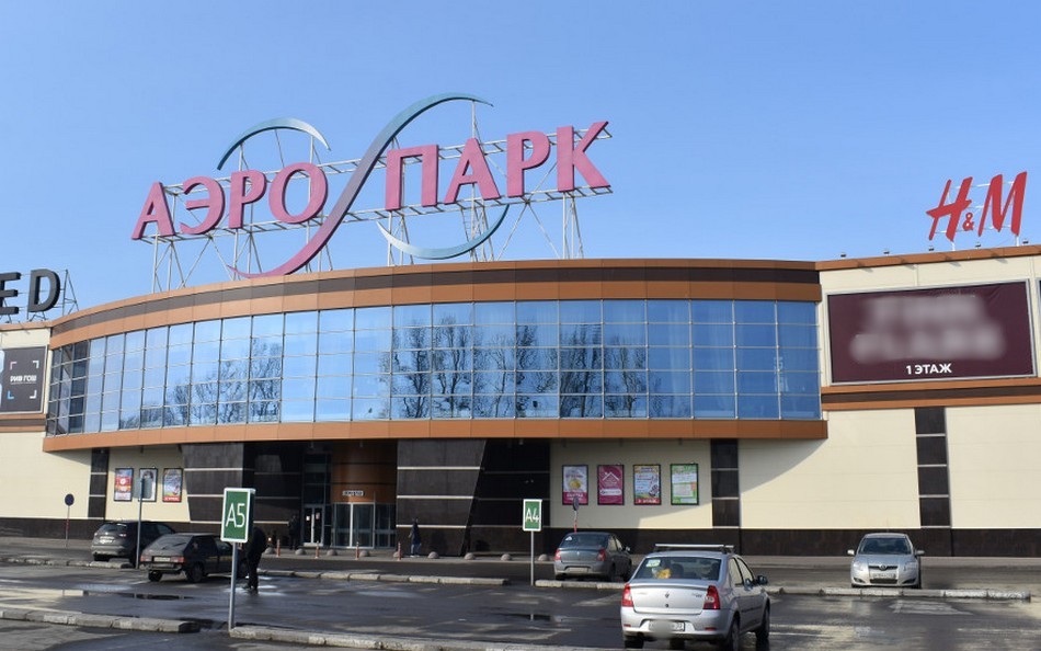 «Аэропарк» в Брянске встретил посетителей 8 Марта закрытыми магазинами