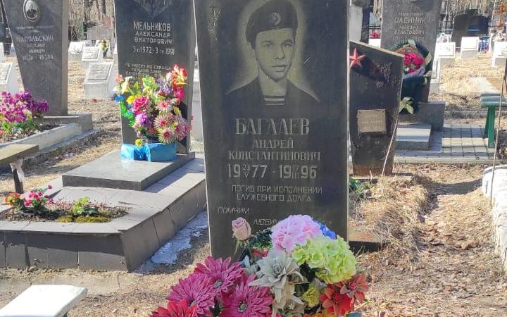 Росгвардейцы почтили память погибшего 26 лет назад при исполнении воинского долга военнослужащего