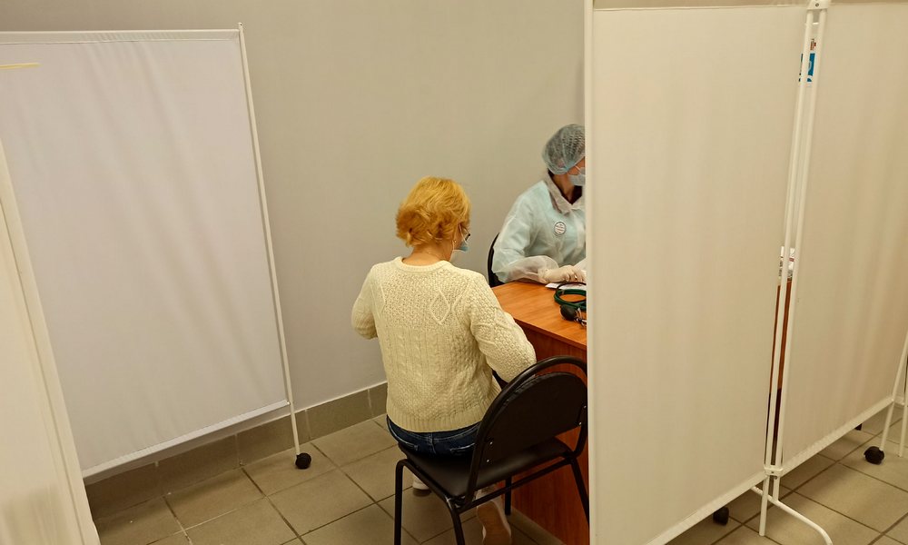 В прививочном пункте брянского «Аэропарка» закончилась вакцина «Спутник Лайт»