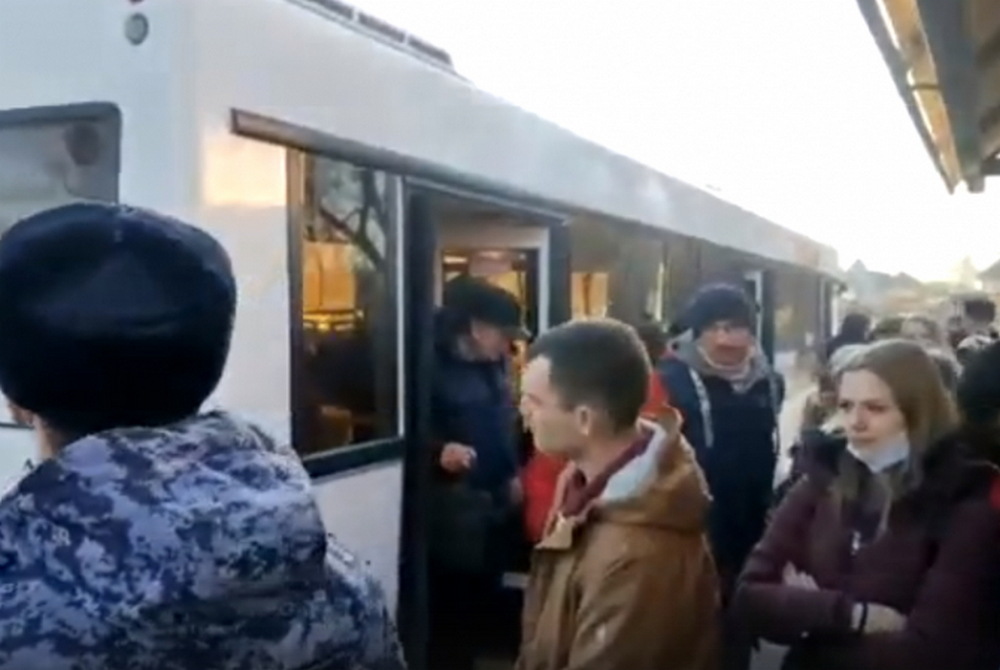 В Брянске на Городищенской горке задымился автобус № 25