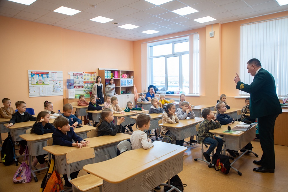 В Брянске в школе № 71 первоклассников призвали сохранять лес