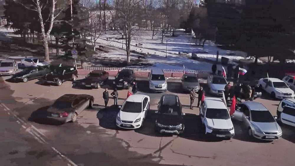 В посёлке Локоть провели автопробег в поддержку российских вооружённых сил