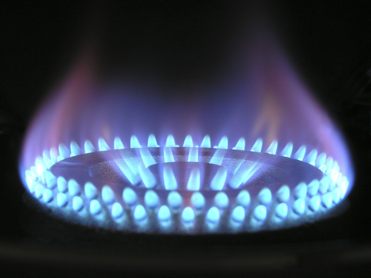 Цена на газ превысила 2700 долларов за тысячу кубометров