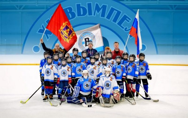 В Трубчевске юные хоккеисты поддержали российских военнослужащих