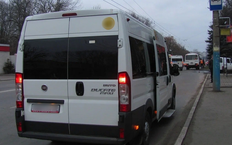В Брянске в ходе операции «Должник» арестовано маршрутное такси № 42