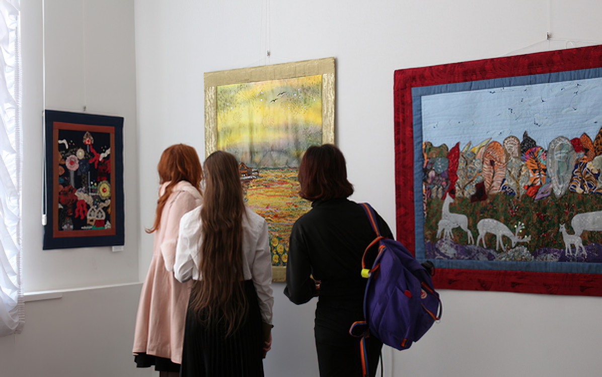 В Брянске открылась выставка народного мастера Брянской области Анны Петрищевой