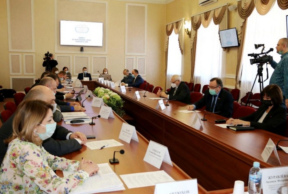 Депутаты Брянской областной Думы внесли корректировки в организацию работы библиотек