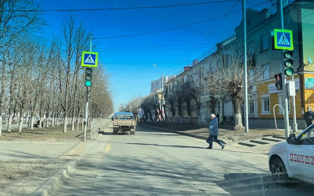 Возле ДК железнодорожников в Брянске вновь включили светофор