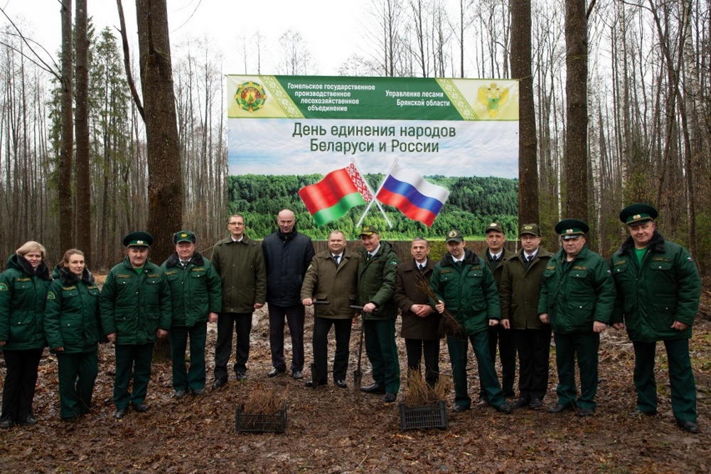 На Брянщине в Злынке прошла закладка памятной аллеи