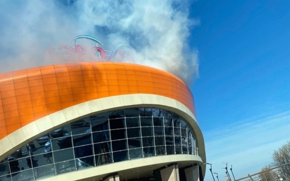 На Объездной в Брянске потушили пожар на крупном ТРЦ «Аэропарк»