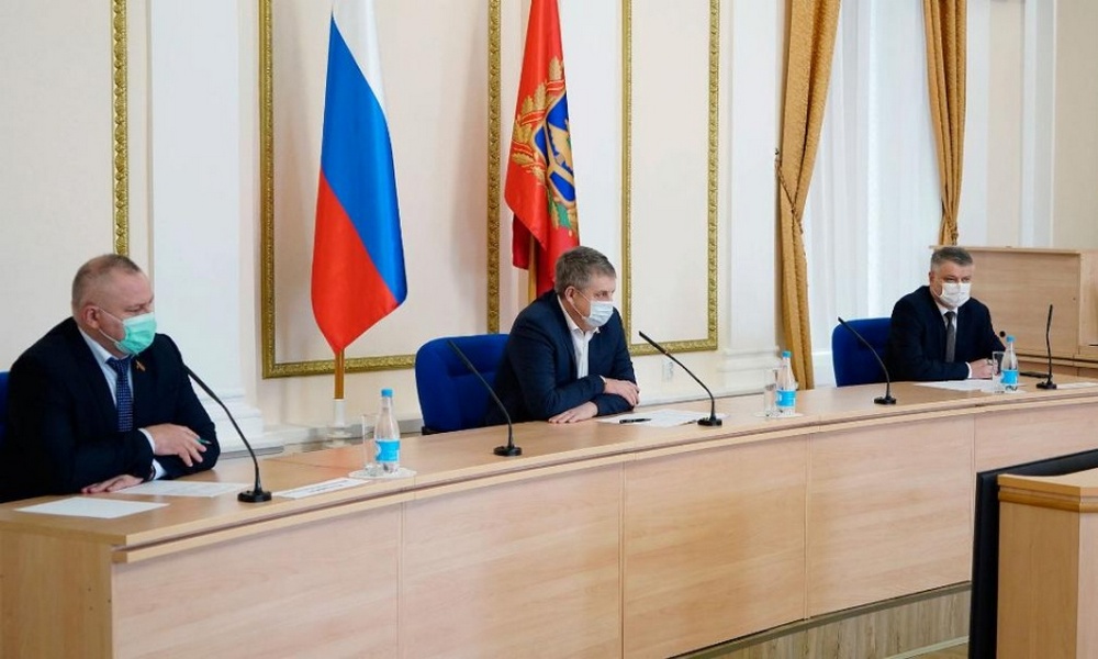 Губернатор Брянской области Александр Богомаз провел заседание оперштаба по предупреждению распространения ковида