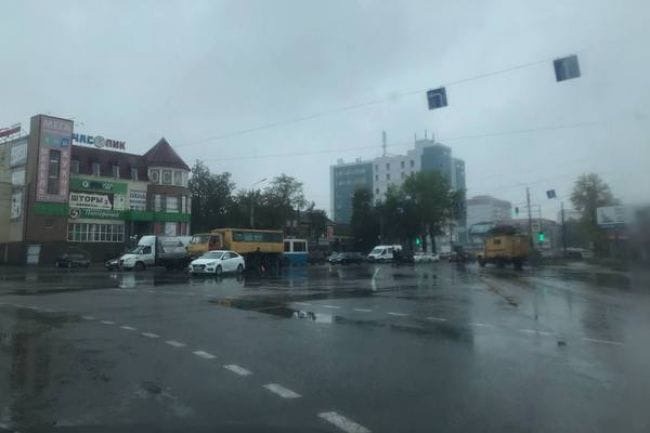 В Брянске оказались обесточены троллейбусы на кольце Стальзавода