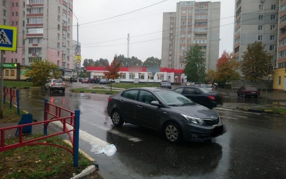 80-летний водитель автомобиля Kia Rio сбил 16-летнюю девушку в Брянске