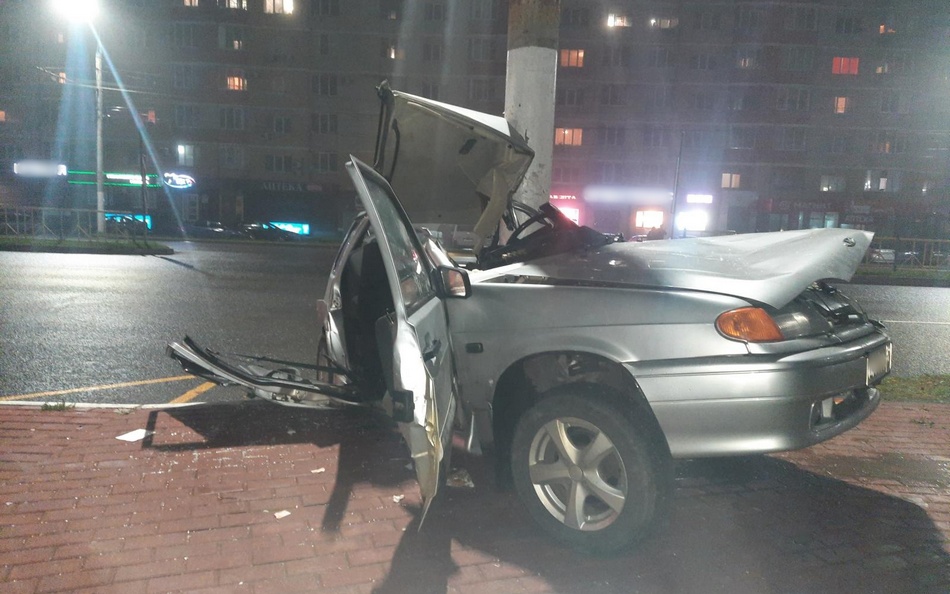 Попавший в страшное ДТП на Станке Димитрова 22-летний водитель умер в больнице
