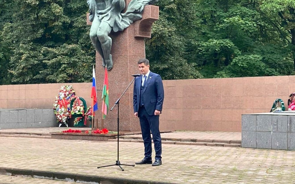 Брянский сенатор Вадим Деньгин принял участие в памятном митинге в Бежице