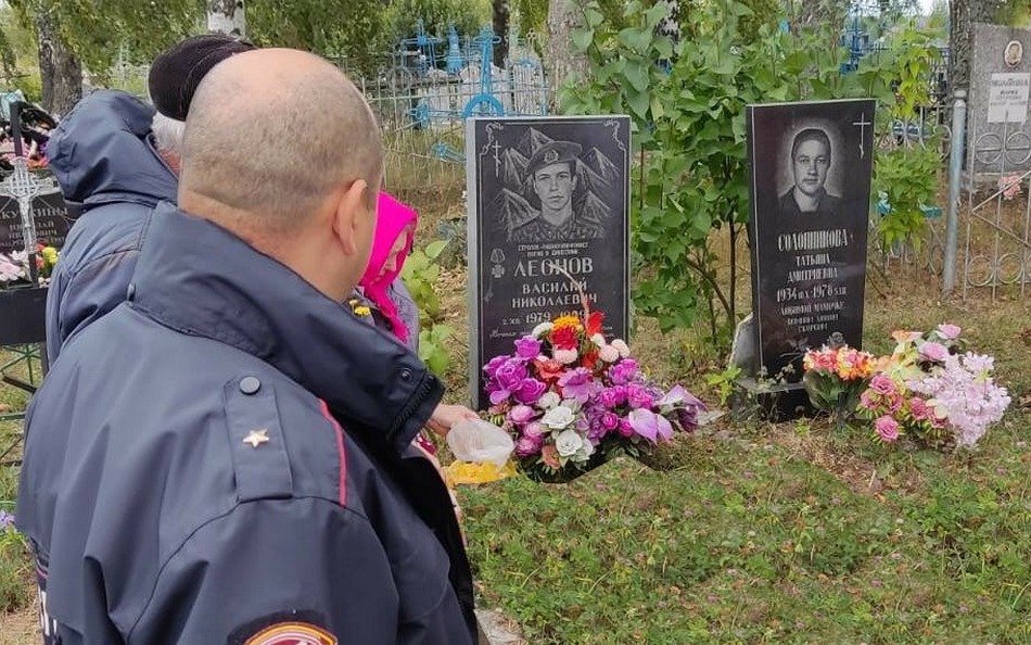 Росгвардейцы почтили память погибшего военнослужащего Василия Леонова