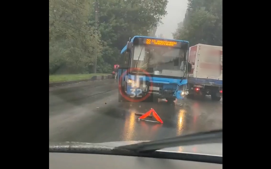 В Брянске на Урицкого в ДТП попал автобус №22