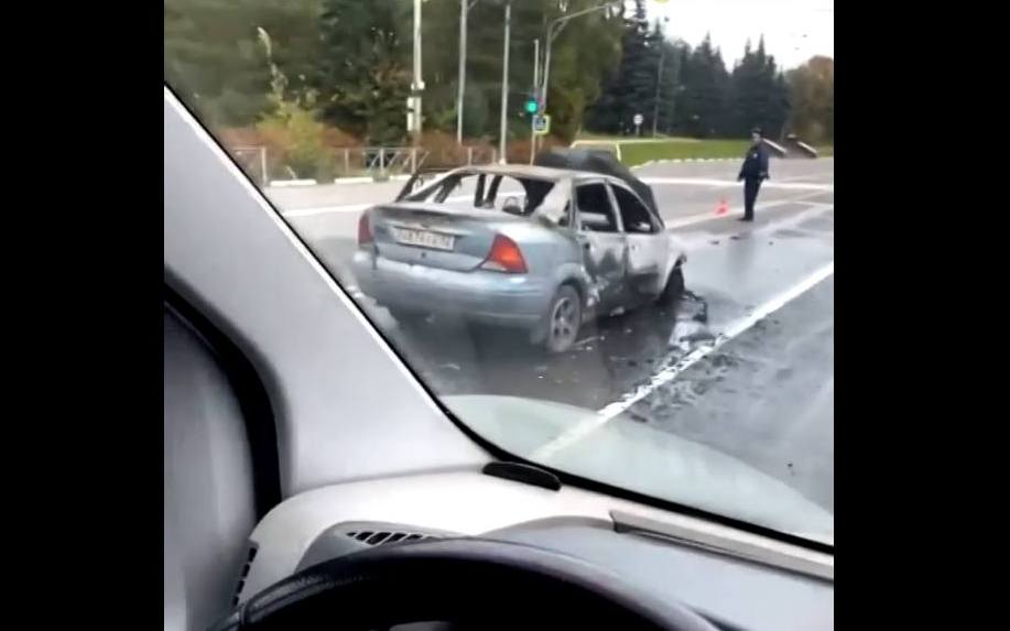 Возле памятника Водителям под Брянском сгорел автомобиль